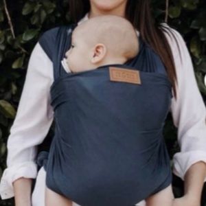 *Tuck & Bundle*  baby wrap - Blue